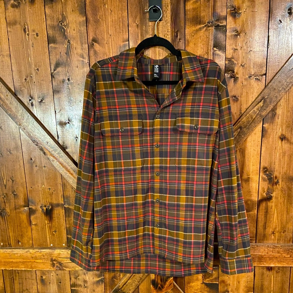 NWOT Mountain Hardware button up